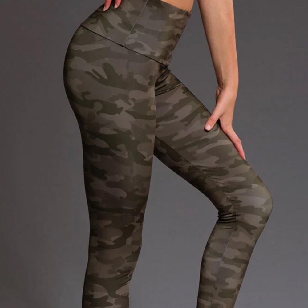 Onzie Camo leggings - size M/L